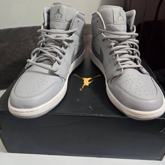 Nike Air Jordon\'s 1 MID Wolf Grey/Cool Grey-Cool Grey Mens Size 12 main image 7